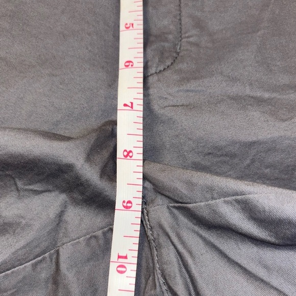 Old Navy Gray Women's Shorts - Picture 4 of 6